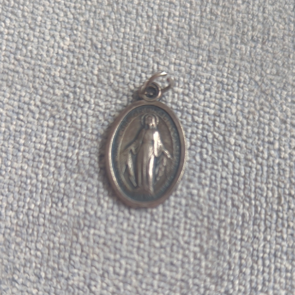 Unisex Silver Colored Pendant Of Mother Mary